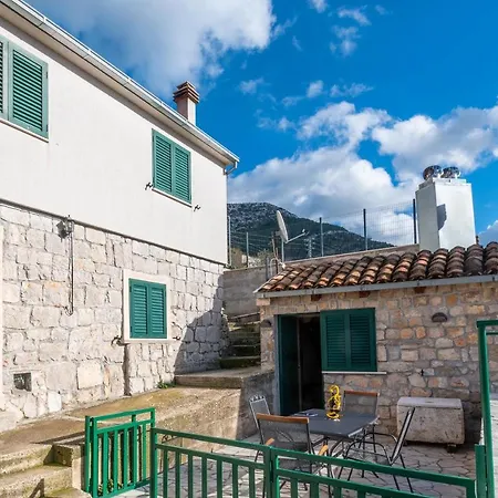 Kuna Peljesac * Kuna Pelješka