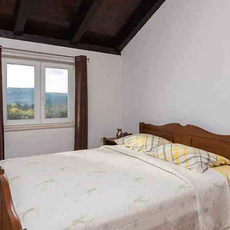 Kuna Peljesac * Kuna Pelješka